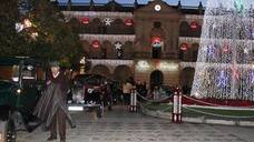 Los coches antiguos se concentraron en la Plaza de España. /J. C. González