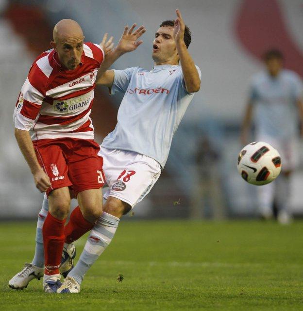 Óscar Pérez, en un partido ante el Celta de Vigo. :: ideal