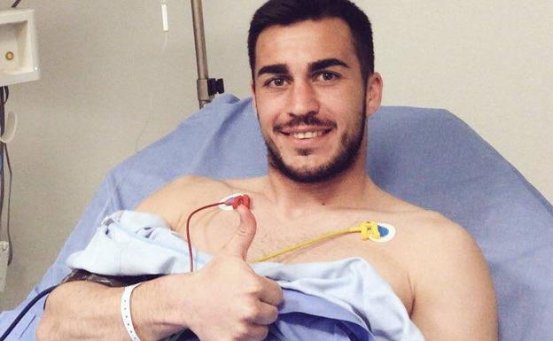 Sin secuelas del codazo para Joselu ni amonestación