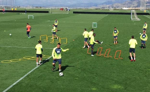 Normalidad aparente en el entrenamiento del Granada