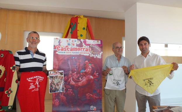 Presentación en la Oficina de Turismo del cartel y la publicación.