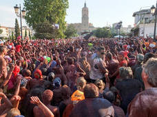 Guadix se echó a la calle para recibir a Emilio Delgado.