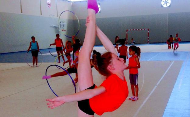 Campus veraniego de gimnasia rítmica, en La Libertad.
