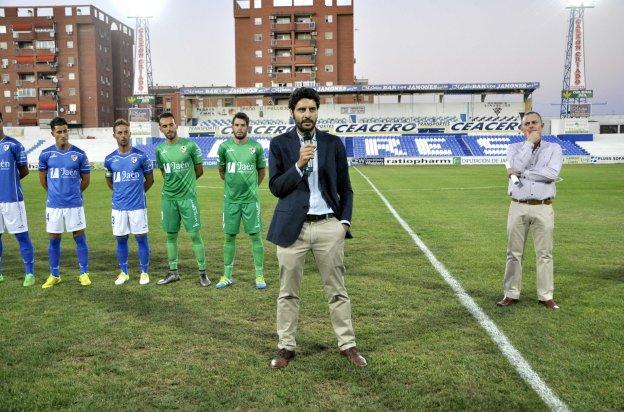 Jesús Medina en la presentación de la 2016/17o la fecha aún no está definida y aún falta algún fichaje por cerrarse.