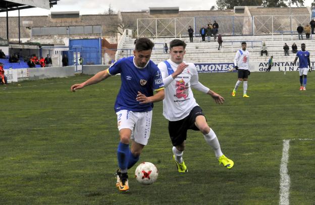Palomares superando a un rival el pasado domingo. /ENRIQUE
