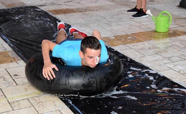 El 'Aqua-rueda' fue uno de los juegos de la noche.