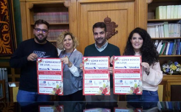 El rosco de Loja "más grande del mundo" endulza mañana la Navidad de la comarca