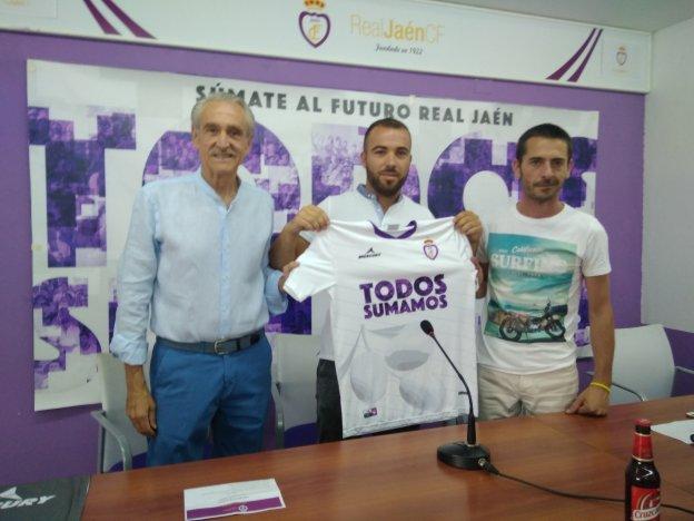 Manuel Quesada, Cervera y Salvador Márquez, ayer en la sala de prensa del Nuevo Estadio de La Victoria.