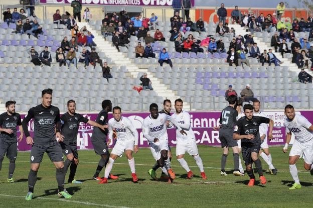 El Real Jaén ganó el pasado domingo el derbi provincial ante el Villacarrillo./JUAN DE DIOS ORTIZ
