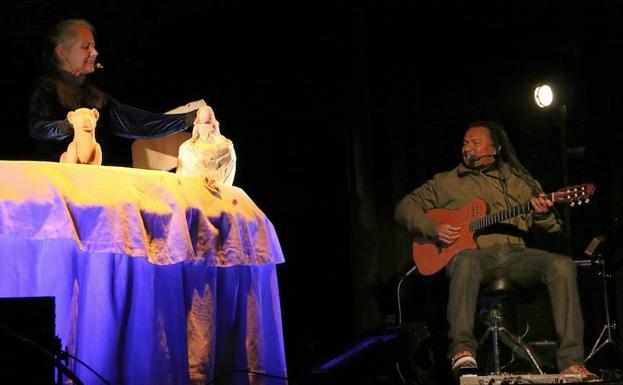 Momento del espectáculo 'Cenicienta'./ROMÁN