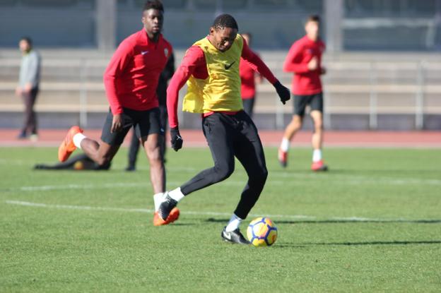 Lucien Owona, que intenta el pase, avisa de un partido complicado ante su exequipo./J. J. A.