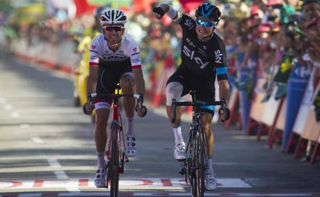 Haimar llega a meta junto a Nicolas Roche.