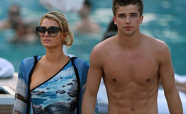 El novio de Paris Hilton sorprende a las redes sociales con un tatuaje