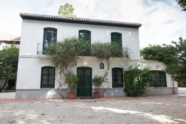 El edificio se conserva tal cual fue habitado por la familia García Lorca, aunque desde 1995 está abierto al público como casa museo.