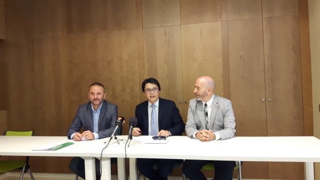 Miguel Ángel Tortosa (izq.), Manuel Guzmán (centro) y Joan Cruz (dcha.) durante la presentación.