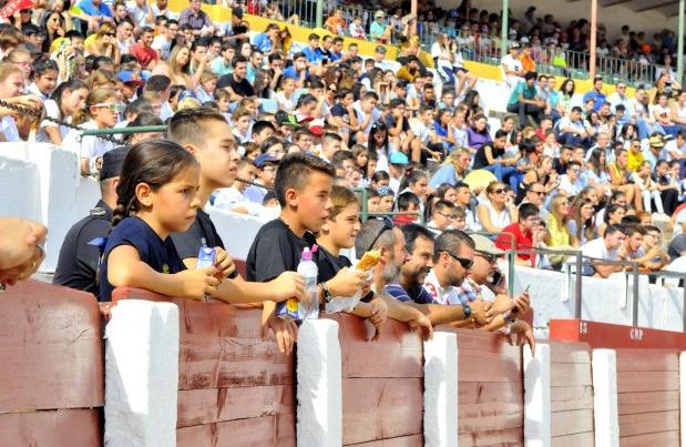 La Policía Nacional se acerca a los menores