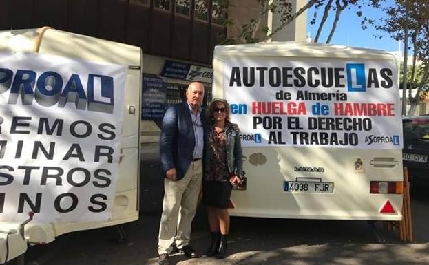 Representantes de autoescuelas inician una huelga de hambre por el paro de los examinadores