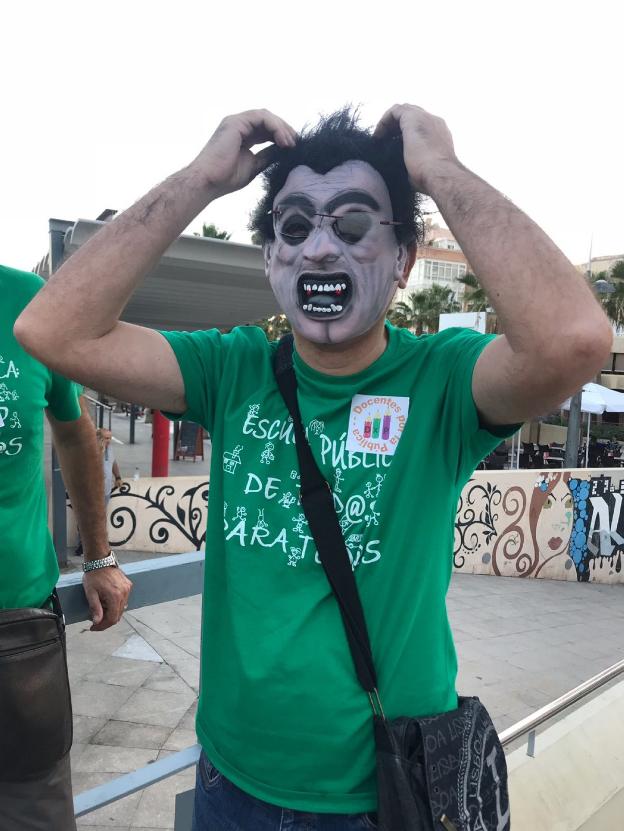 Los profesores se manifestarán en Almería ataviados con caretas y maquillaje./IDEAL