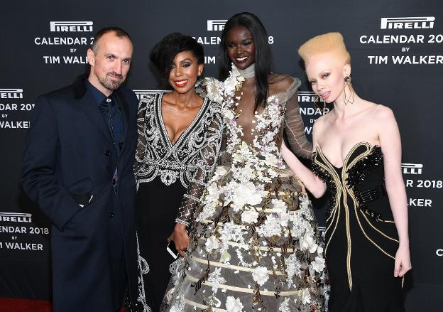 Tim Walker, Jaha Dukureh, Duckie Thot y Thando Hopa, en la presentación. :: AFP/ angela weiss/