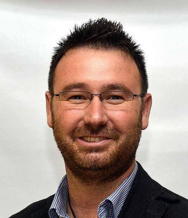 Daniel Campos presenta su candidatura a liderar el PSOE de Linares
