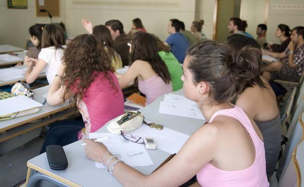 El PSOE valora que la nueva convocatoria de la Beca 6000 podrá beneficiar a otros mil estudiantes de la provincia