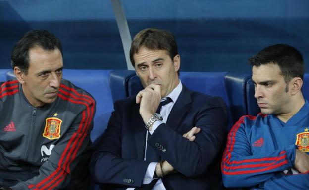 Julen Lopetegui (c), durante el amistoso Rusia-España. /EFE