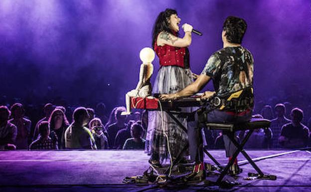 Foto de la banda en vivo en la mayor arena de conciertos en Portugal -MEO Arena- en la celebración de los 20 años de carrera. /The Gift