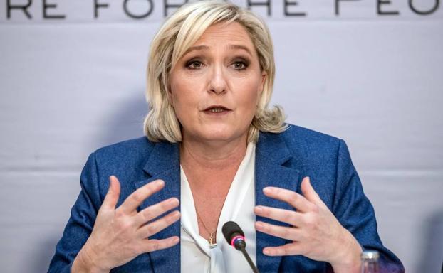Le Pen, durante la conferencia de prensa. /MARTIN DIVISEK (Efe)