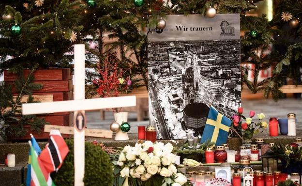 Construcción de un monumento en homenaje./Efe