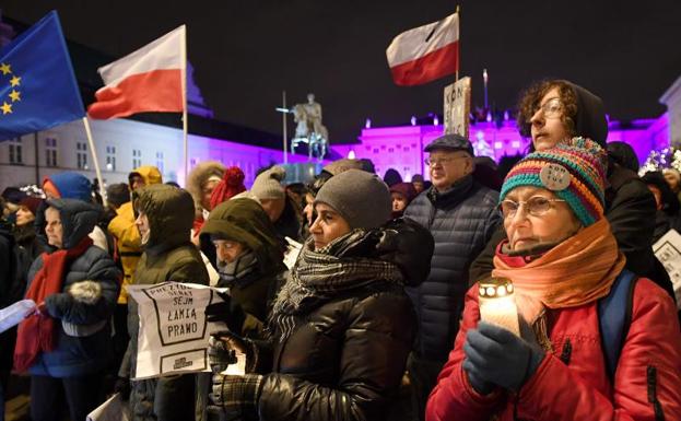Miles de polacos protestan en Varsovia el pasado mes de diciembre contra la polémica reforma judicial./AFP