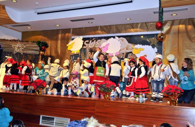 Unos de los villancicos que bailaron./ENRIQUE