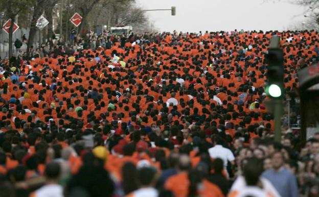 Miles de corredores en la San Silvestre vallecana./Efe