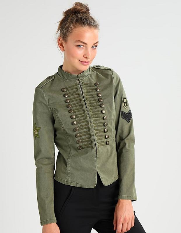 La chaqueta vaquera que hoy puedes comprar en Zalando con un 45 de descuento para Reyes