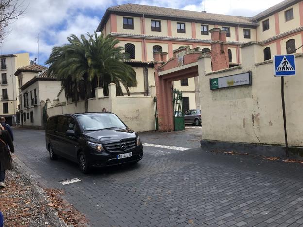 Imagen del centro Ganivet, ayer poco después del motín y de que la policía detuviera a los menores./IDEAL
