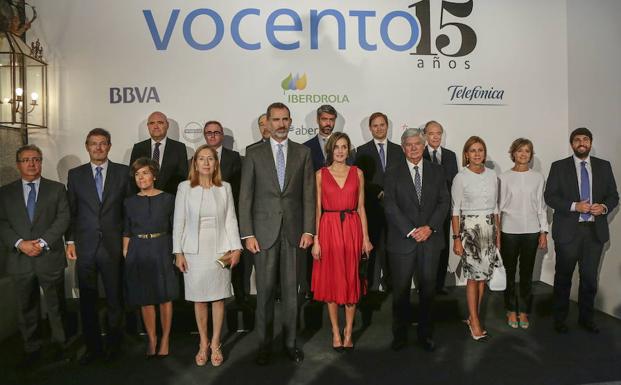 Foto de familia del acto central del 15 aniversario de Vocento, celebrado en septiembre en el Teatro Real de Madrid y presidido por los reyes Felipe y Letizia. /Alberto Ferreras