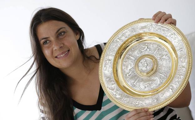 Marion Bartoli, tras ganar Wimbledon en 2013. /Reuters