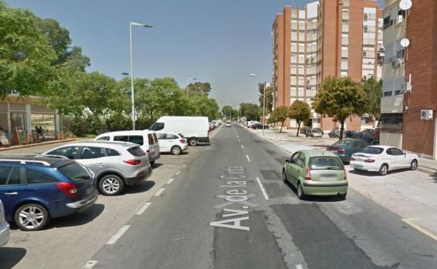 Muere un chico de 25 años al chocar su coche contra un árbol en el centro de Huelva