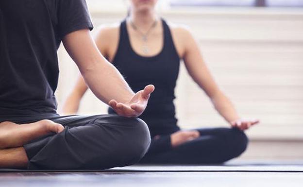 Meditación budista o clases de autoayuda para que los funcionarios andaluces cumplan las 37,5 horas semanales
