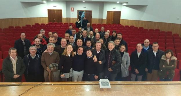 Reunión de los críticos del PP en la Casa de la Cultura de Quesada, anoche./IDEAL