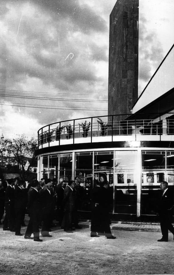 Ministros y autoridades en la inauguración de la estación