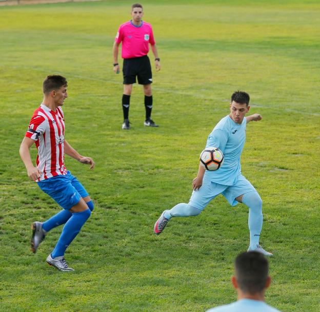Una acción del partido disputado en la primera vuelta./R.L.P.