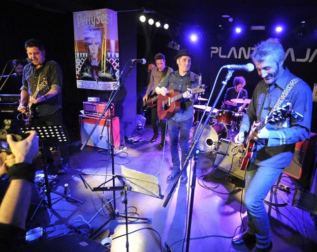 Los hermanos Lapido y su banda, ayer en el Planta.
/J.J.G.