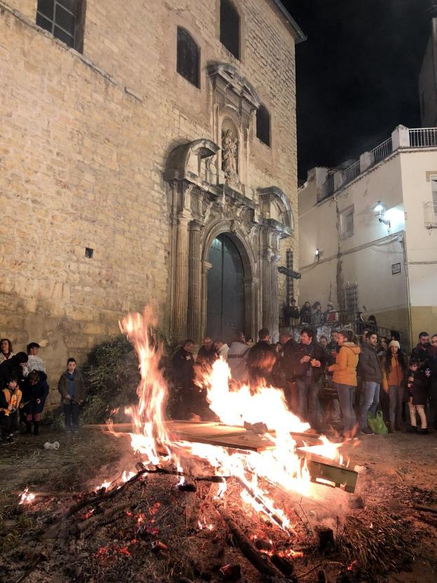 Lumbre de la Merced, en uno de los puntos más castizo del casco antiguo de Jaén. /J.M.