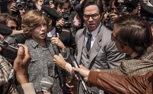 Williams (i) y Wahlberg (c), en un fotograma de 'Todo el dinero del mundo'. /