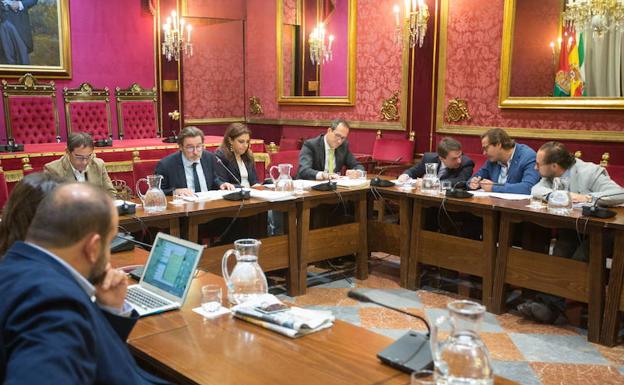Reunión de la comisión delegada de Economía del Ayuntamiento de Granada. /