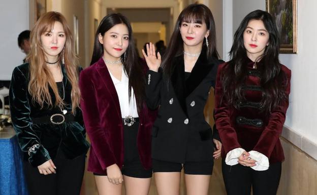 Las componentes de Red Velvet, ayer, en Pyongyang./EFE