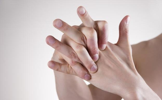Desvelan la razón por la que nos crujen los nudillos. ¿Tenemos artritis?