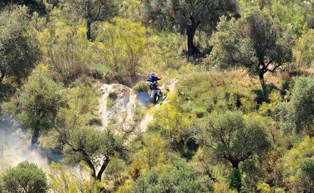 Motos de campo destrozan las veredas y crean graves erosiones en el interior de un espacio natural protegido