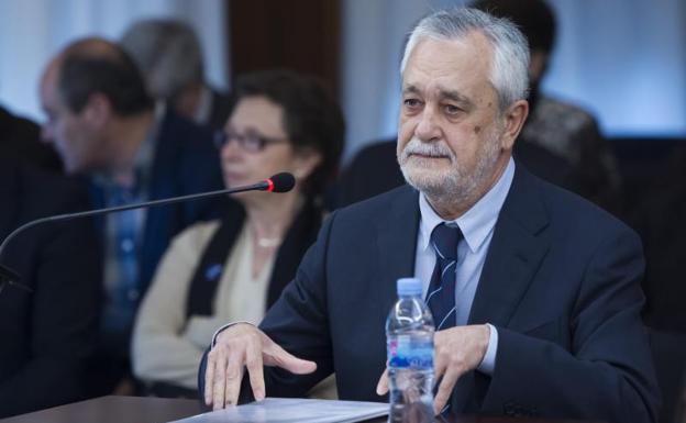 Griñán considera «discutible y censurable» la gestión de las ayudas de la Consejería de Empleo
