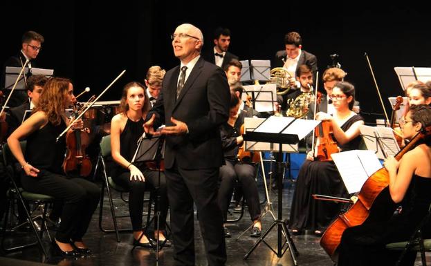 La Joven Orquesta Mediterránea actuando en Almuñécar en una imagen de archivo. /Ideal